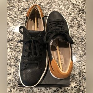 Naturalizer sneaker - Morrison Black leather with brown suede heel.Size 9.5W.